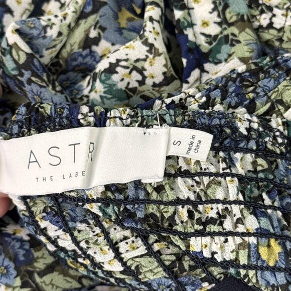 ASTR The Label Top Womens Small Floral Ruched Crop Boho Cottagecore Blouse S - Picture 3 of 11
